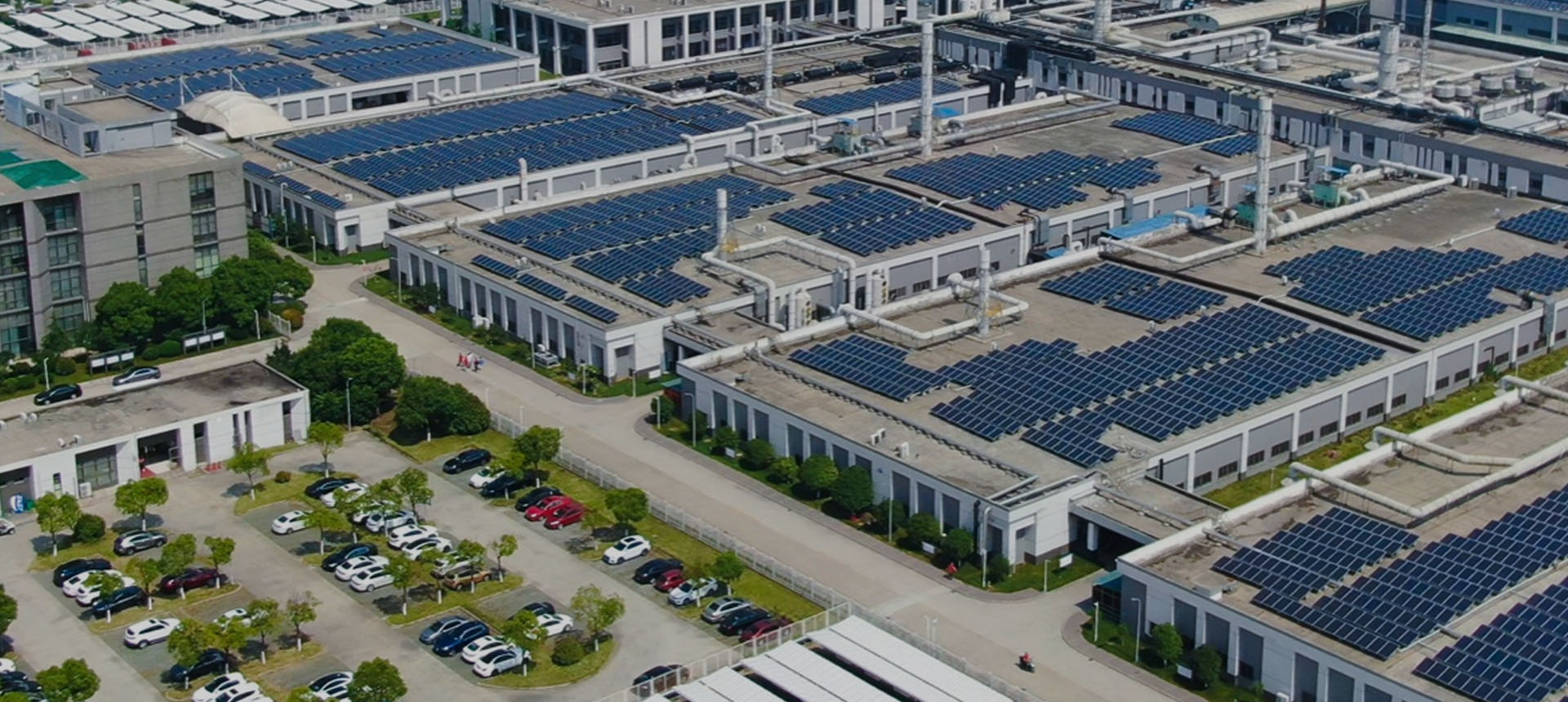 屋頂分(fēn)布式(shi)光伏電(dian)站